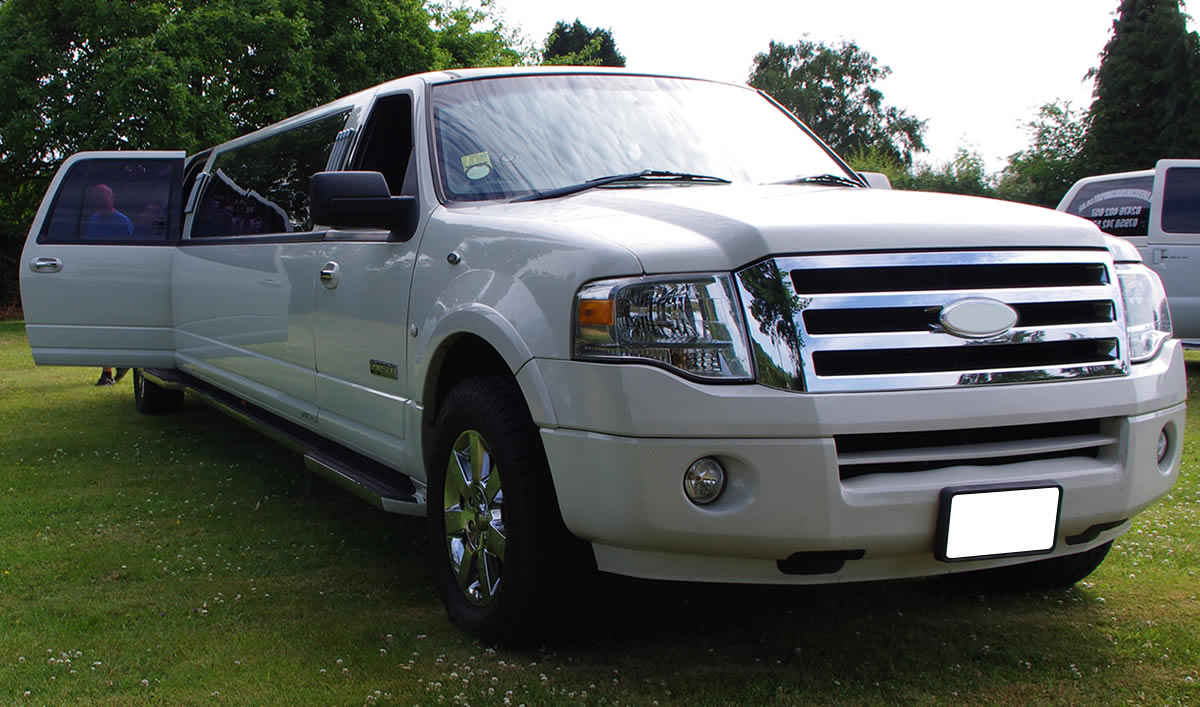 12-seater Expedition in Leicester